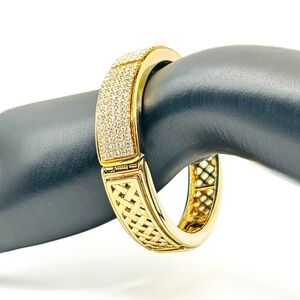 Vintage Gold Tone Pavé Crystal Bangle – Heavy Lattice Basket Weave Hinged